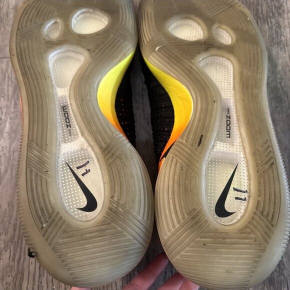 Athletic_Shoes
